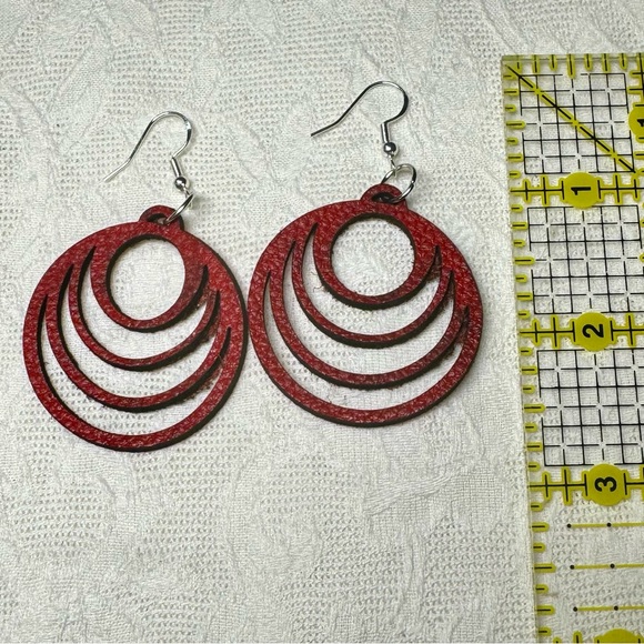Red Leather Earrings circles medium -handmade jewelry - Picture 8 of 9